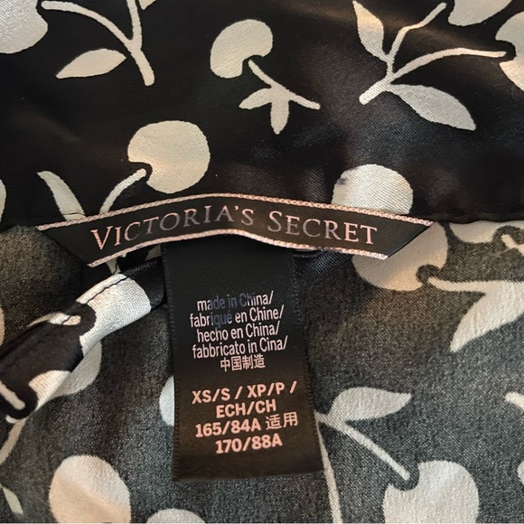 New! Victoria's Secret Black White Cherry Print Short Robe wrap Jacket 22967 - Picture 8 of 9
